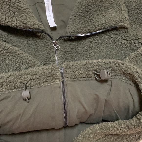 Lululemon super soft fleecy jacket size 6 - Picture 3 of 4